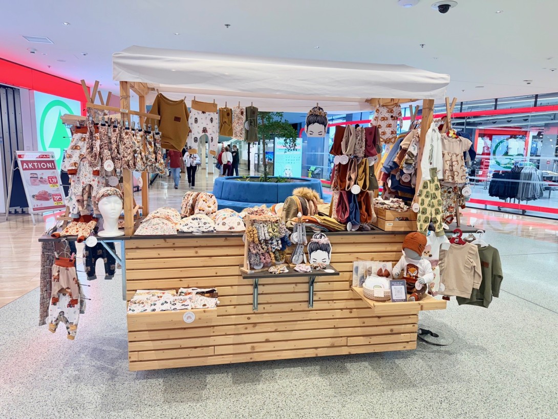 Standvermietung Marktstand gefüllt mit Produkten